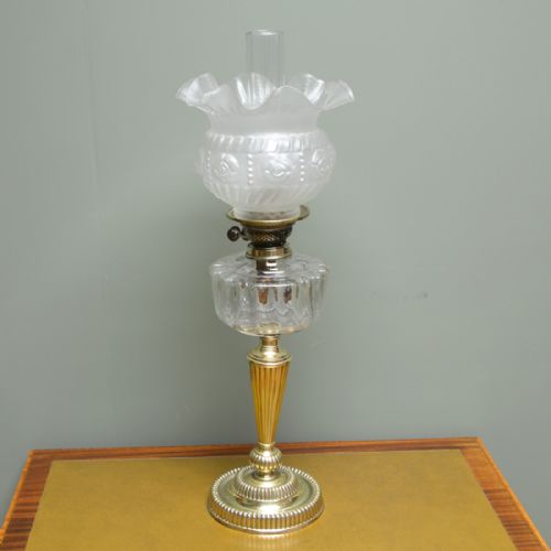 Stunning Victorian Brass Antique Oil Lamp