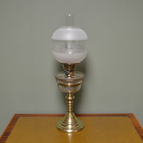 Decorative Victorian Brass Antique Oil Lamp