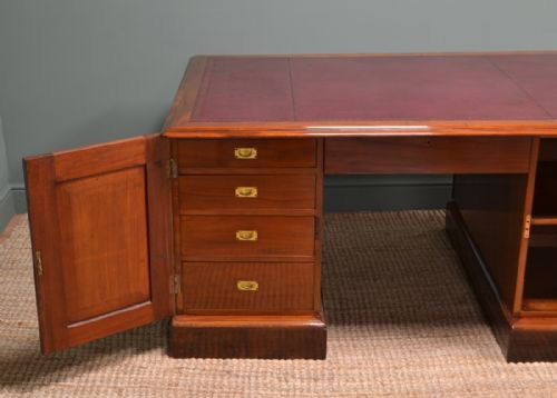 fig 3. High Quality Large Victorian Mahogany True Antique Partners Desk