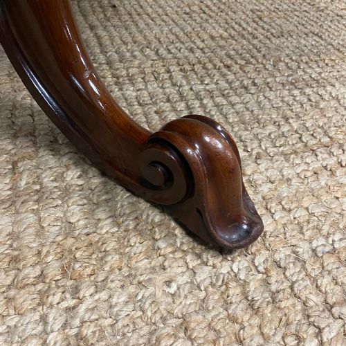BEAUTIFULLY FIGURED VICTORIAN MAHOGANY OVAL ANTIQUE DINING TABLE - ADDITIONAL PHOTO 4