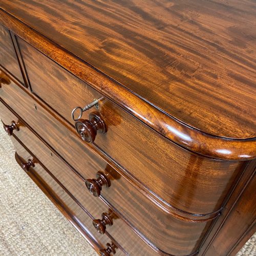 SPECTACULAR FIGURED MAHOGANY VICTORIAN BOW FRONTED ANTIQUE CHEST OF DRAWERS - ADDITIONAL PHOTO 4