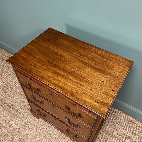 CHARMING GEORGIAN MAHOGANY ANTIQUE CHEST OF DRAWERS WITH BRUSHING SLIDE - ADDITIONAL PHOTO 5