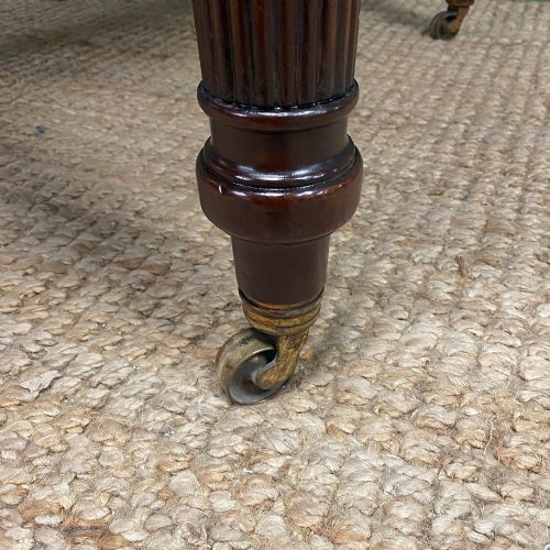 LARGE VICTORIAN FIGURED MAHOGANY ANTIQUE WIND OUT DINING TABLE - ADDITIONAL PHOTO 1