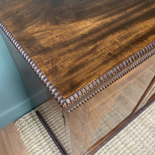 BEAUTIFULLY FIGURED REGENCY MAHOGANY ANTIQUE CUPBOARD - ADDITIONAL PHOTO 6