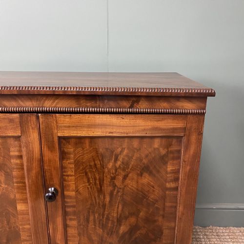BEAUTIFULLY FIGURED REGENCY MAHOGANY ANTIQUE CUPBOARD - ADDITIONAL PHOTO 7