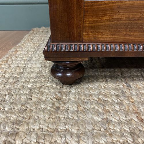 BEAUTIFULLY FIGURED REGENCY MAHOGANY ANTIQUE CUPBOARD - ADDITIONAL PHOTO 8