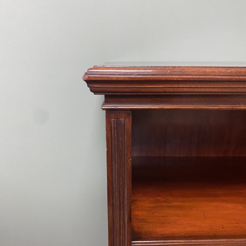 SMALL EDWARDIAN MAHOGANY ANTIQUE OPEN BOOKCASE - ADDITIONAL PHOTO 2