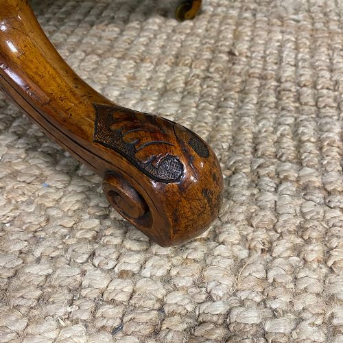 FIGURED WALNUT OVAL VICTORIAN ANTIQUE DINING TABLE - ADDITIONAL PHOTO 3