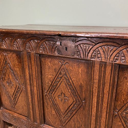 17TH CENTURY PERIOD OAK ANTIQUE CARVED COFFER - ADDITIONAL PHOTO 5