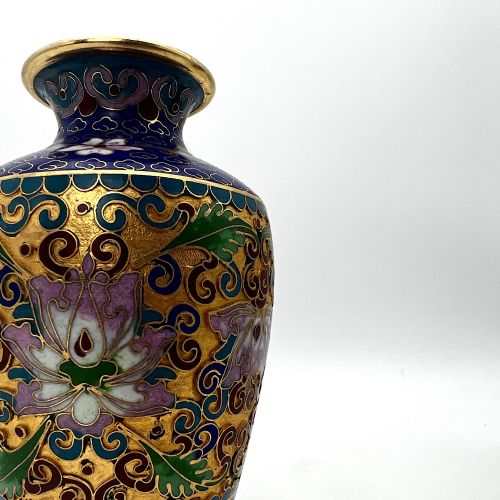DECORATIVE PAIR OF ANTIQUE VASES - ADDITIONAL PHOTO 2