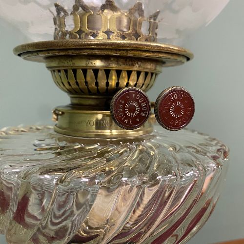 SPECTACULAR 19TH CENTURY BRASS ANTIQUE OIL LAMP - ADDITIONAL PHOTO 4