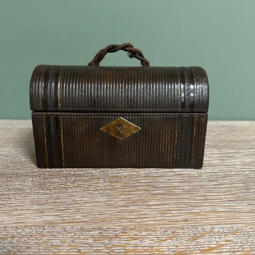 UNUSUAL ANTIQUE CASKET WITH 3 CUT GLASS BOTTLES - ADDITIONAL PHOTO 1