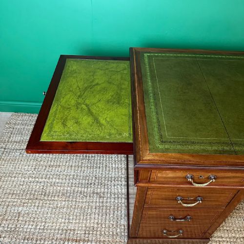 OUTSTANDING LARGE VICTORIAN MAHOGANY DESK - ADDITIONAL PHOTO 6