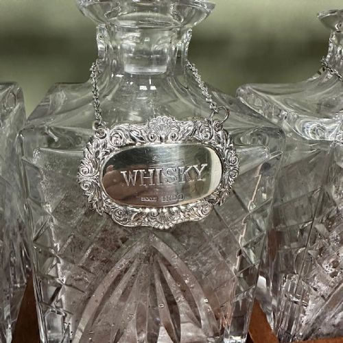 STUNNING MAHOGANY TANTALUS WITH GIN WHISKEY BRANDY SILVER DECANTER LABELS - ADDITIONAL PHOTO 7