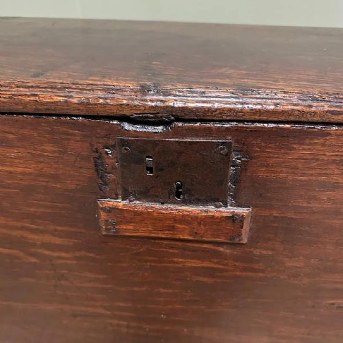 SUPERB PERIOD OAK ANTIQUE SIX PLANK COFFER - ADDITIONAL PHOTO 5