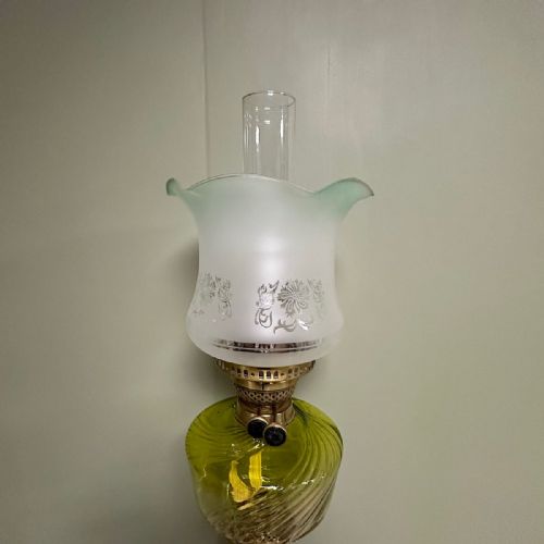 SPECTACULAR LARGE VICTORIAN ANTIQUE BRASS OIL LAMP - ADDITIONAL PHOTO 3
