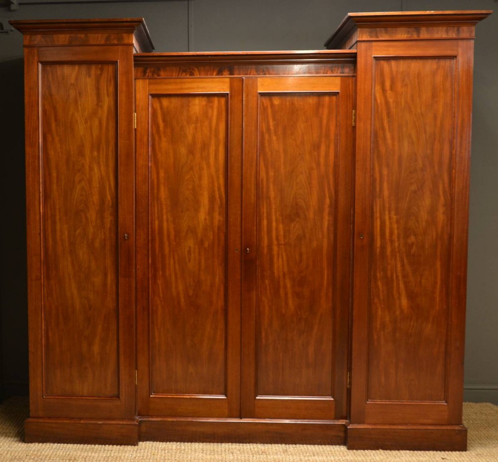 Superb Quality, William IV Mahogany Antique Wardrobe.