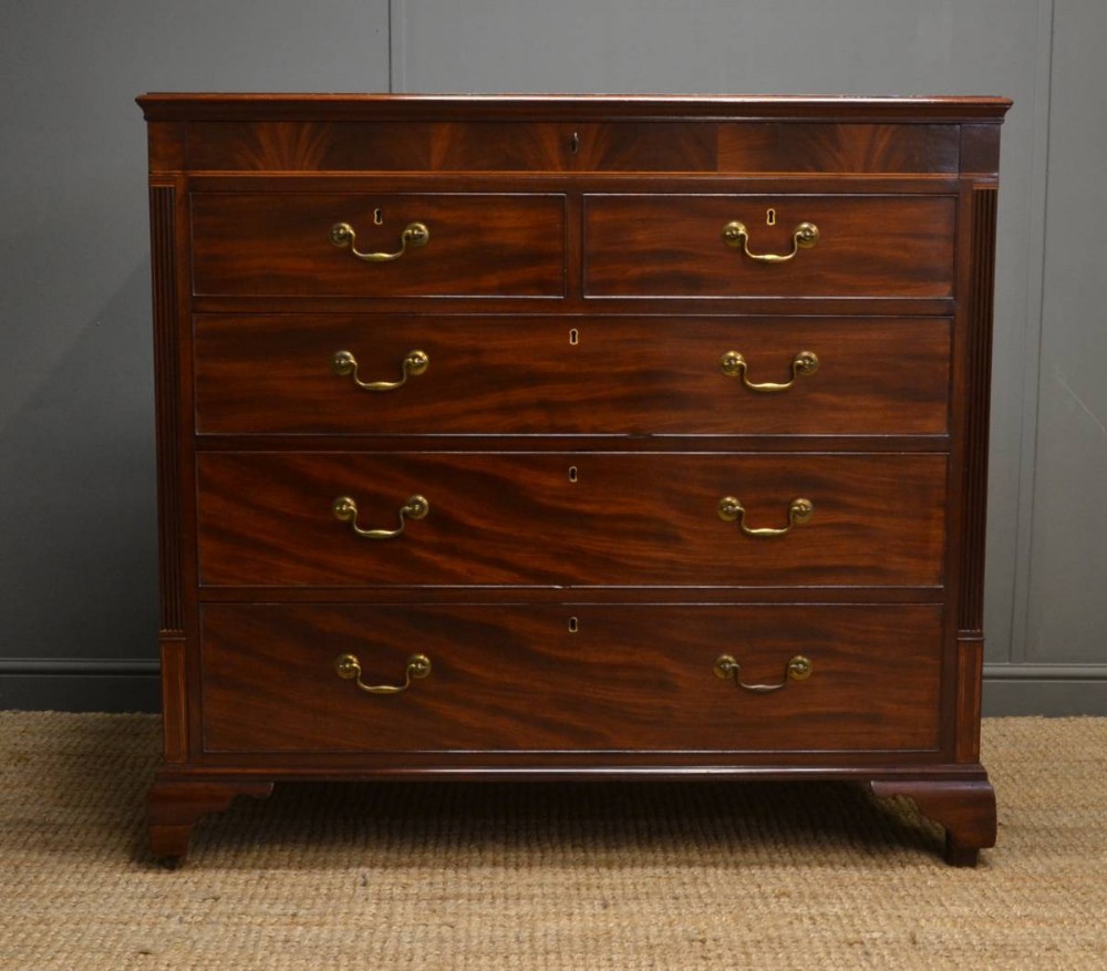 Quality Georgian Mahogany Antique Chest of Drawers.