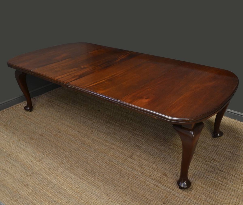 Edwardian Walnut Antique Extending Wind Out Dining Table.