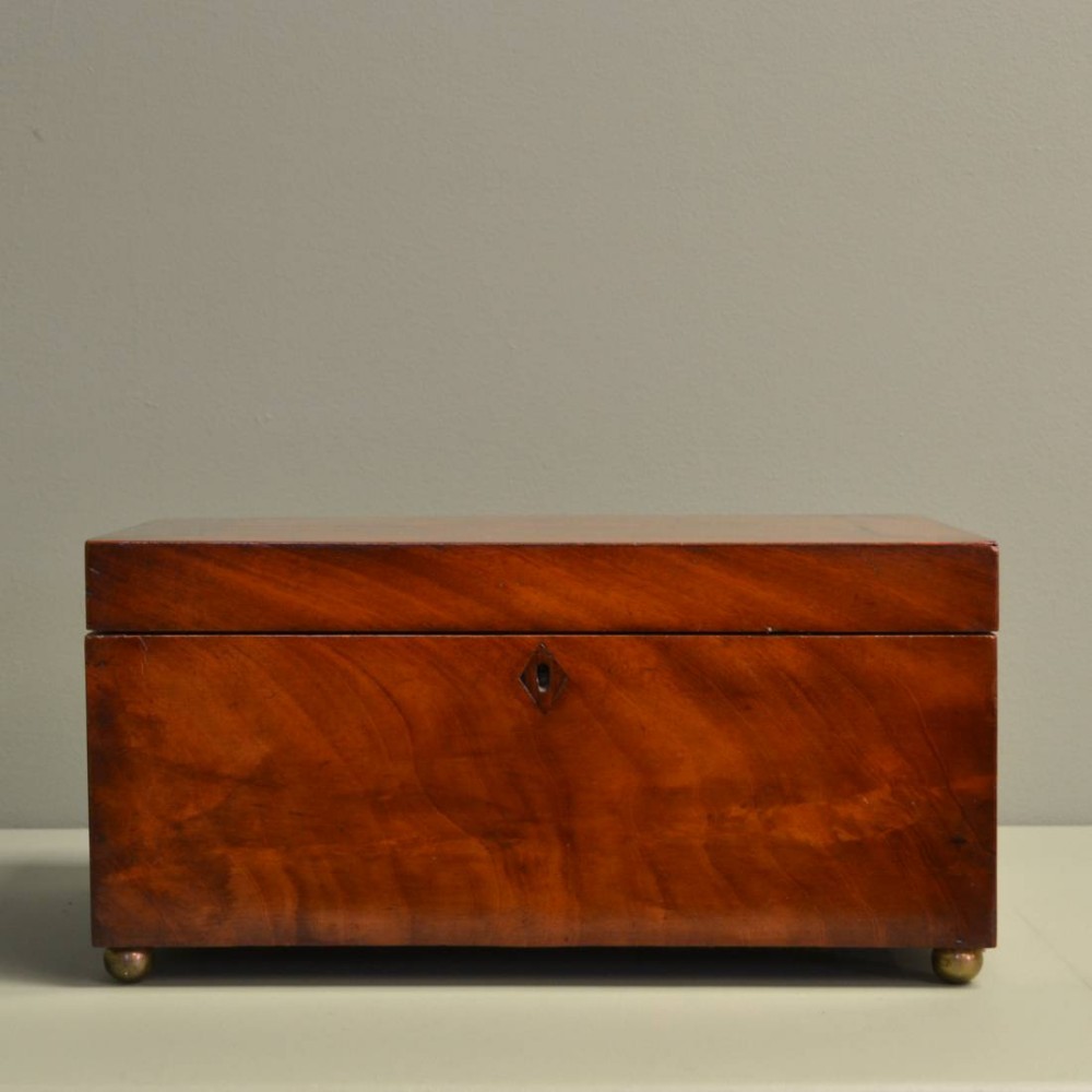 Beautifully Figured Antique Victorian Mahogany Box