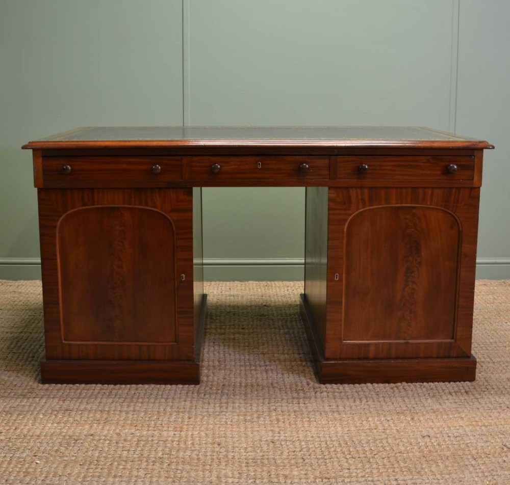 Quality Early Victorian Figured Mahogany Antique Partners Desk