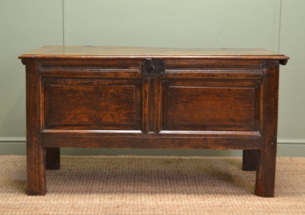 Early 18th Century Beautifully Figured Period Oak Antique Coffer.