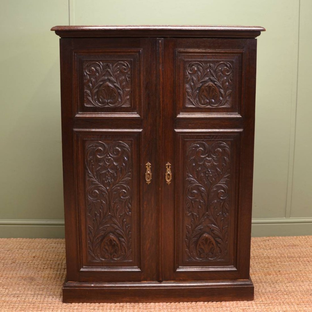 Superb Quality Victorian Solid Oak Antique Cupboard