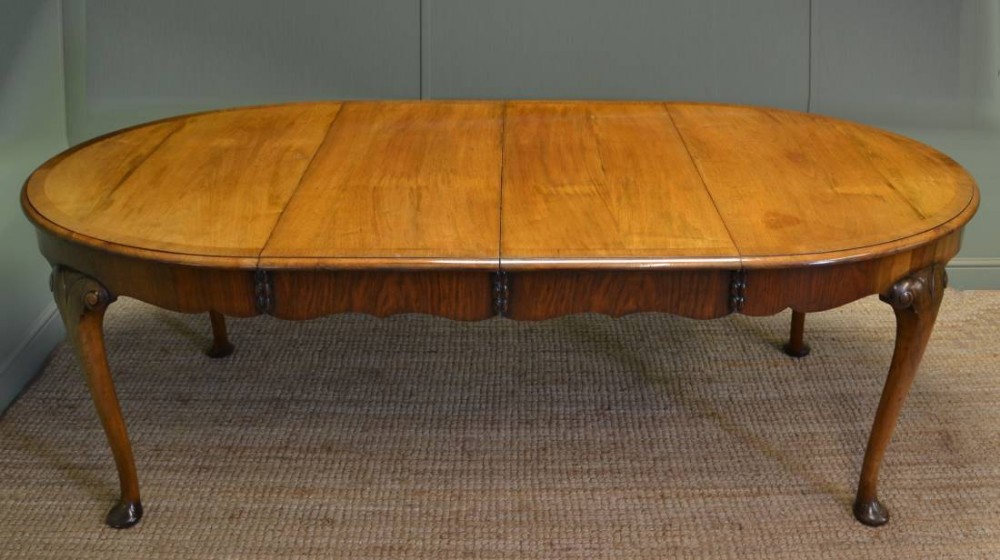 Quality Edwardian Walnut Antique Extending Dining Table.
