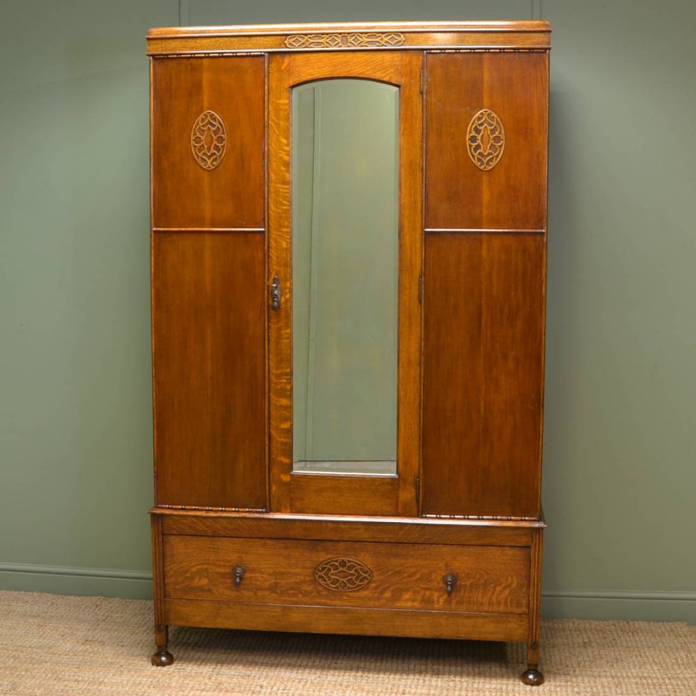 Bargain !!!!  Oak Art Deco Antique Wardrobe