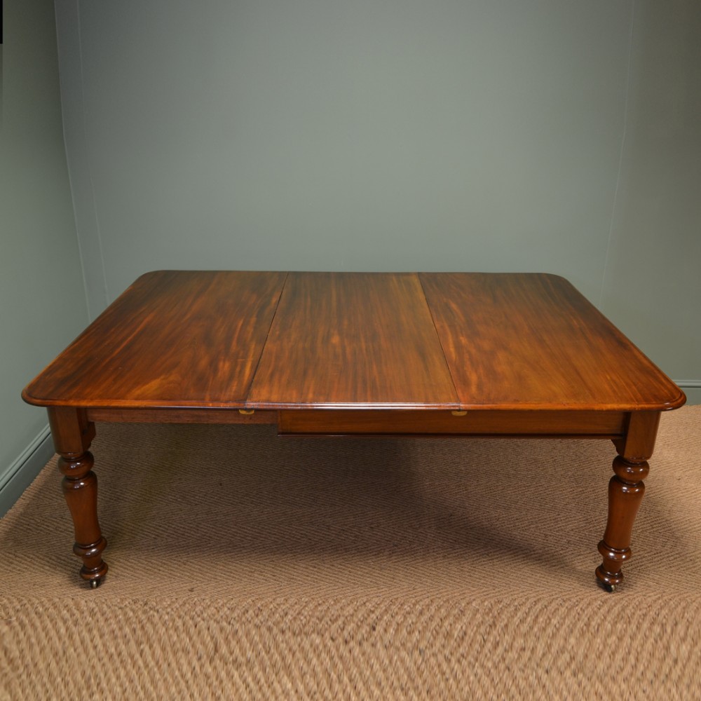 Quality Early Victorian Antique Mahogany Extending Dining Table