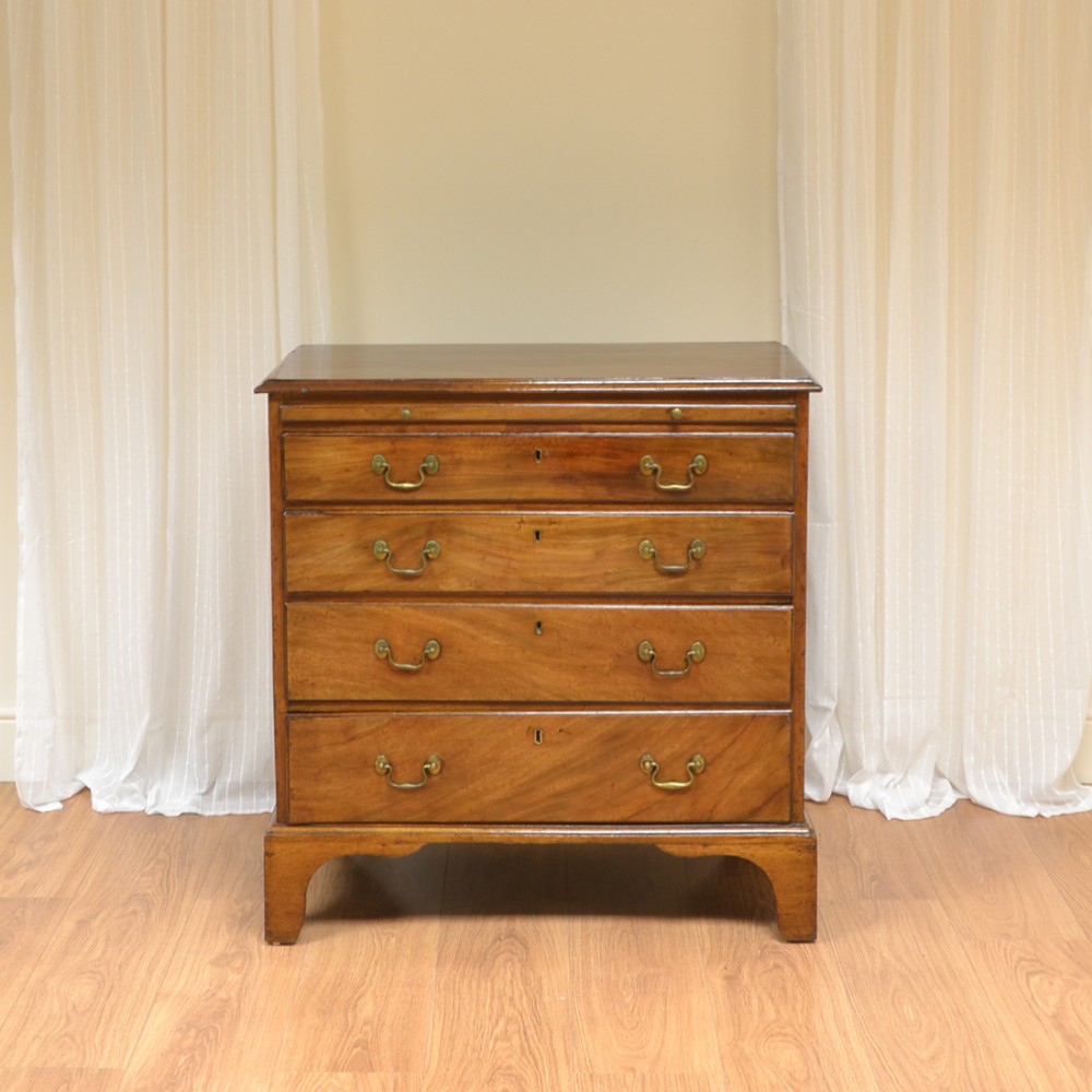 Small George III Quality Antique Chest Of Drawers with Brushing Slide
