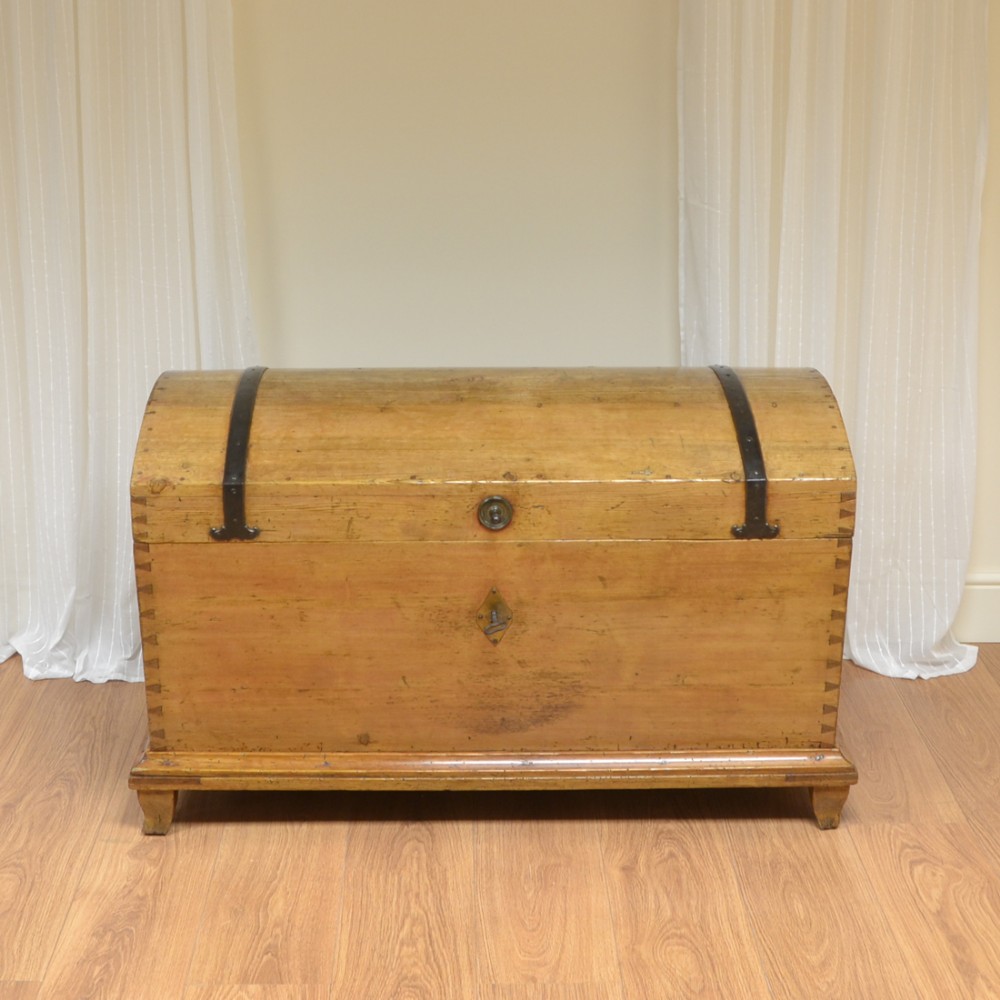 Country House Antique Victorian Large Dome Top Coffer