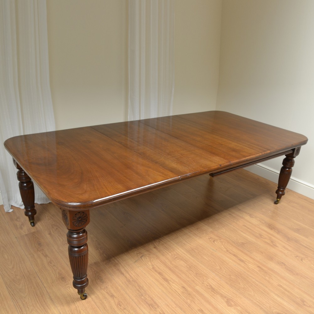 Superb Quality Victorian Walnut Extending, Wind-out Antique Dining Table 