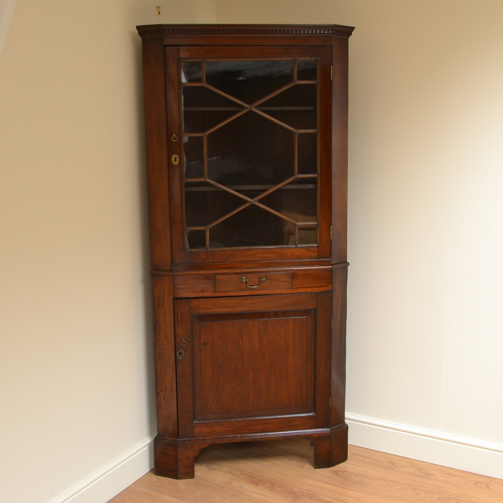 Georgian Mahogany Antique Floor Standing Corner Cabinet