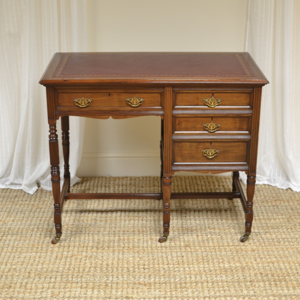 Fine Quality Victorian Walnut Antique Desk 