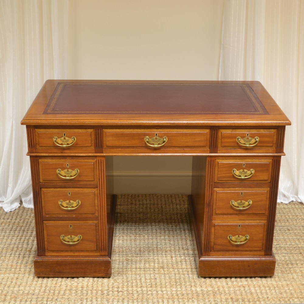 High Quality Victorian Maple & Co Antique Pedestal Desk
