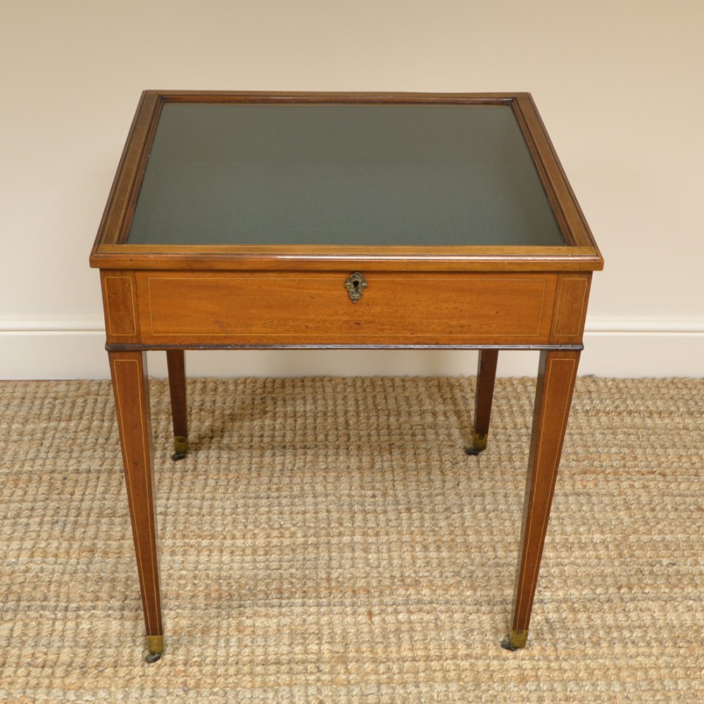 Elegant Victorian Mahogany Antique Bijouterie Table
