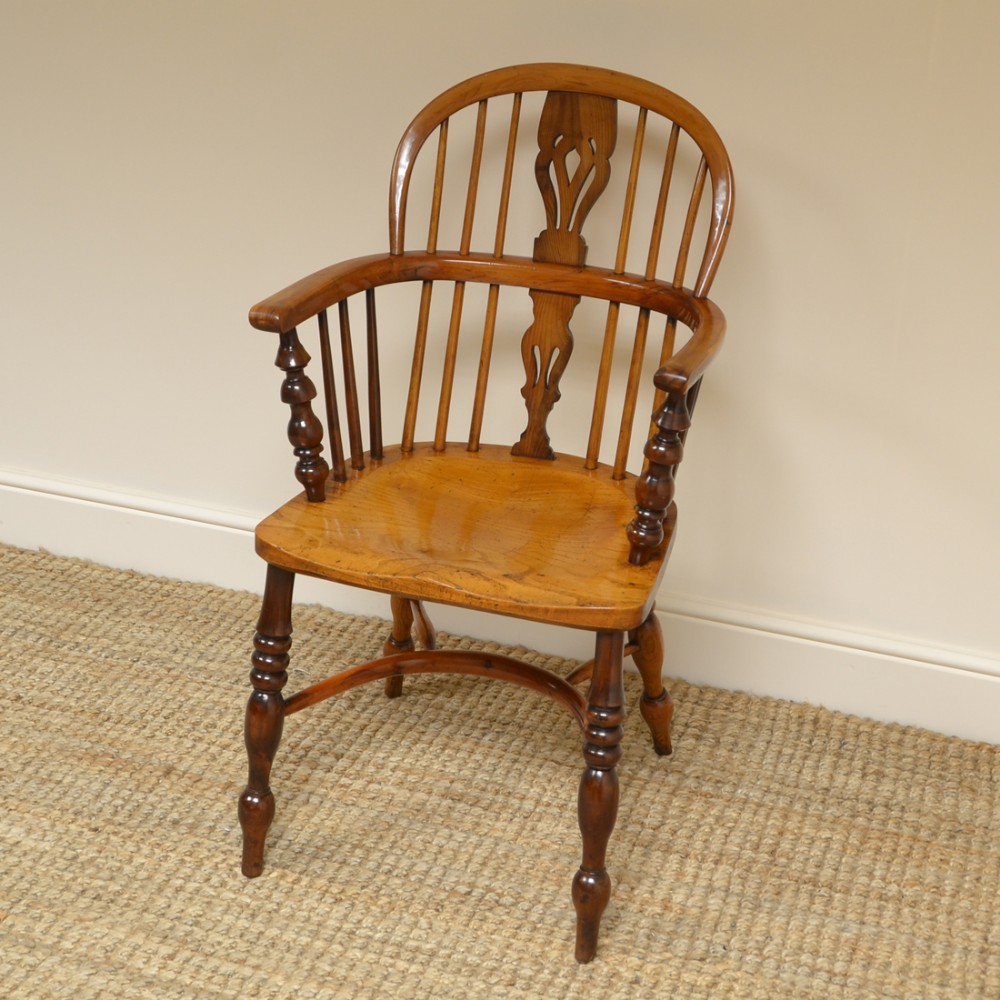 Fine Country Georgian Antique Yew Windsor Chair