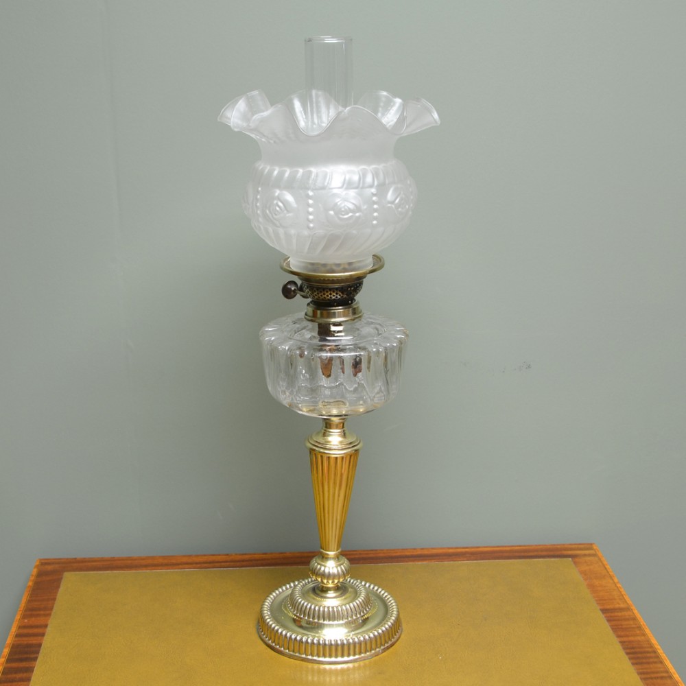 Stunning Victorian Brass Antique Oil Lamp