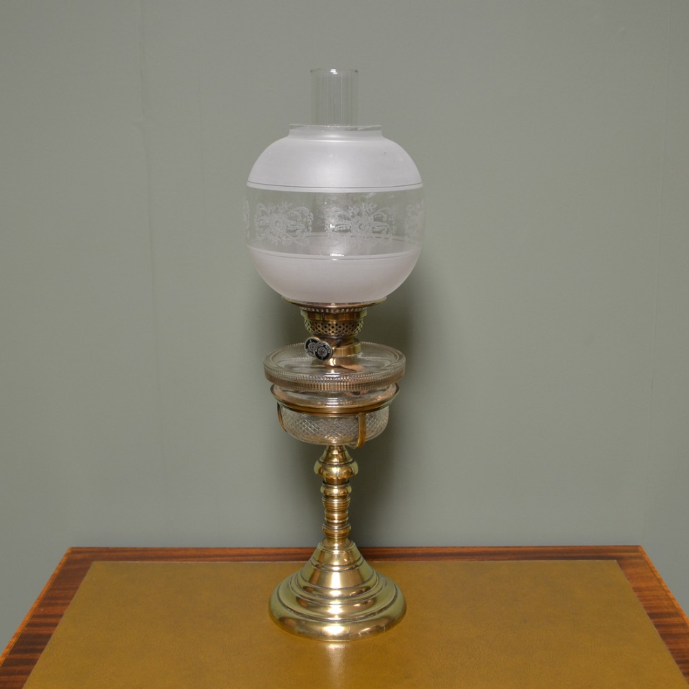 Decorative Victorian Brass Antique Oil Lamp