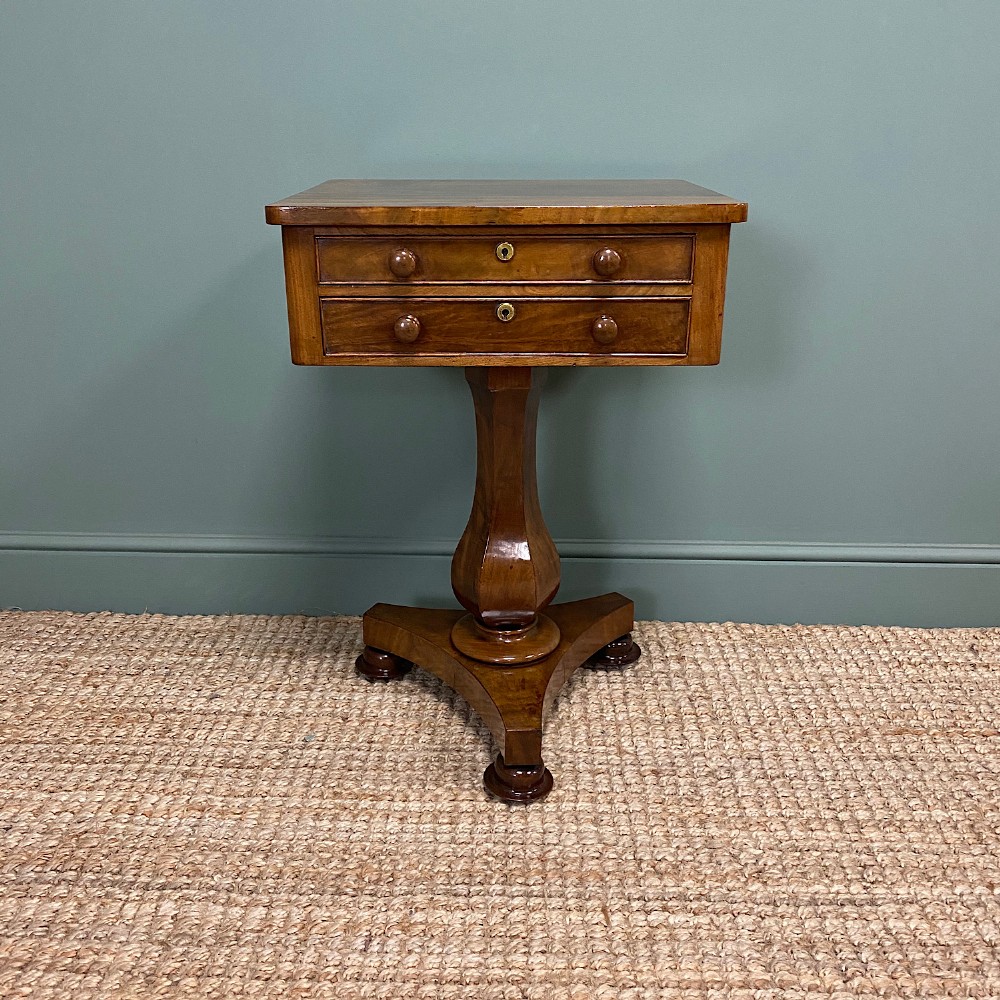 Elegant Victorian Mahogany Antique Occasional Side Lamp Table