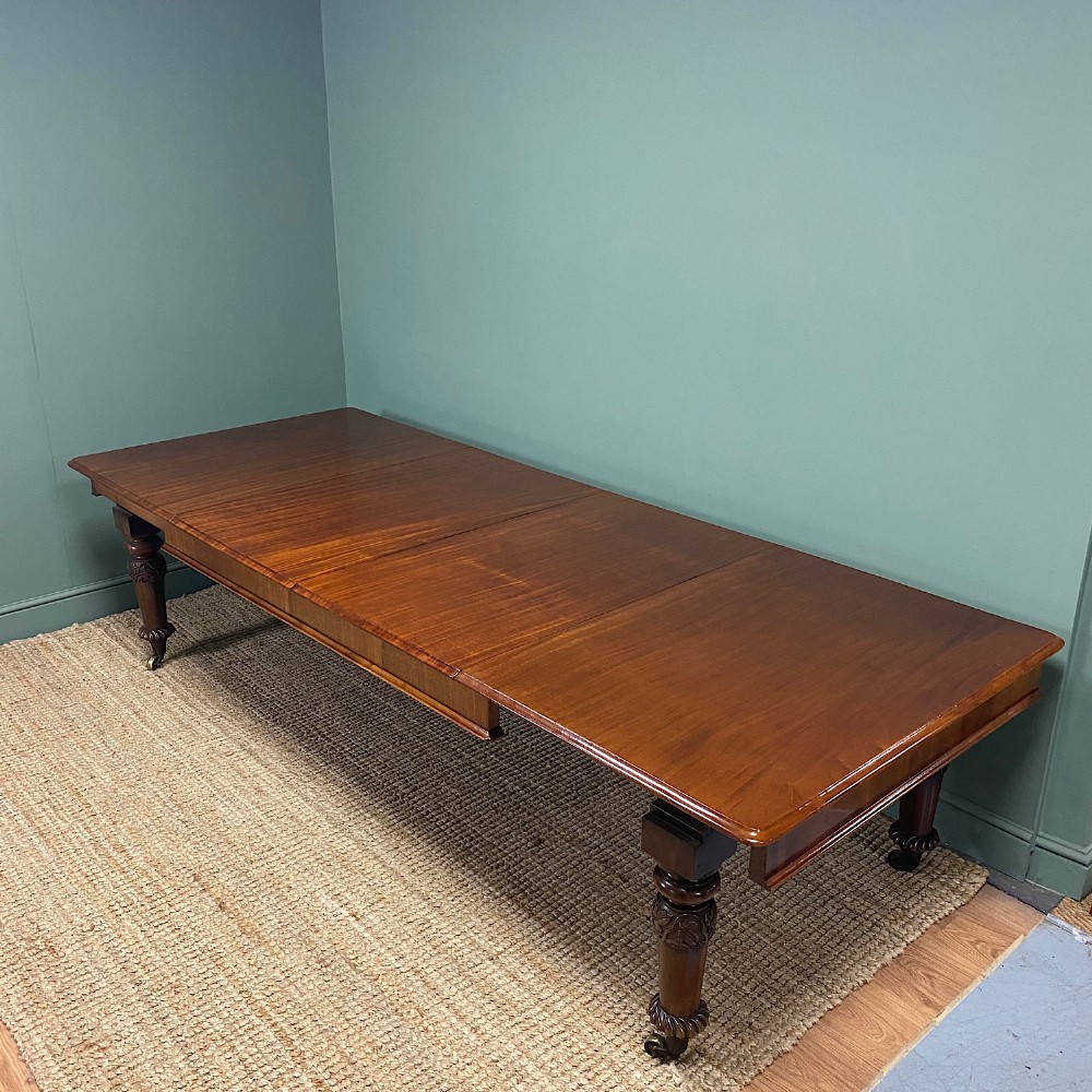 Beautifully Figured Victorian Mahogany Antique Dining Table