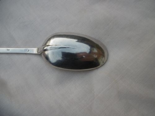 C1700 RARE PROVINCIAL DOGNOSE TABLESPOON BY ANTHONY DODSON OF LEWES - ADDITIONAL PHOTO 2