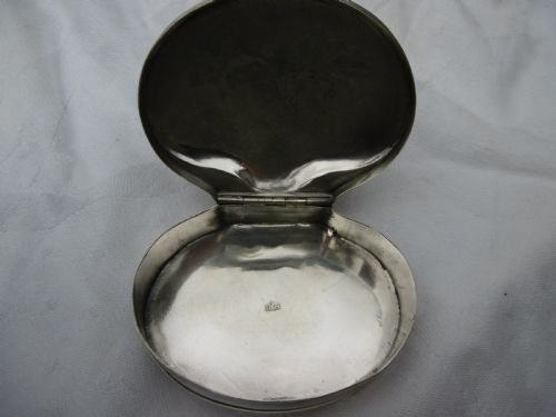 C1730 RARE SHELL SHAPED SILVER SNUFF BOX BY GM LOVELY DECORATION 40G - ADDITIONAL PHOTO 3