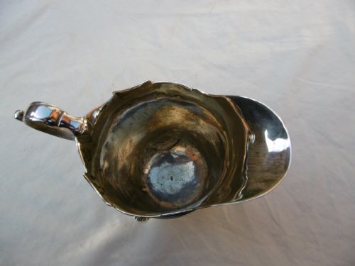 C1740 FINE QUALITY GEORGIAN IRISH SILVER HELMET CREAM JUG 180G - ADDITIONAL PHOTO 4
