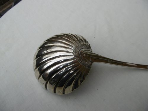 1788 MAGNIFICENT GEORGE 111 IRISH SOUP LADLE BY MICHAEL SMITH GREAT CREST 200G SEE PHOTOS - ADDITIONAL PHOTO 1