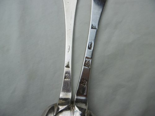 1699 RARE PAIR OF WILLIAM 111 DOGNOSE TABLESPOONS BY ISAAC DAVENPORT 114G - ADDITIONAL PHOTO 2