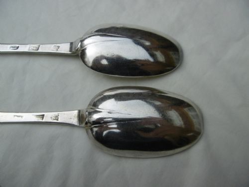 1699 RARE PAIR OF WILLIAM 111 DOGNOSE TABLESPOONS BY ISAAC DAVENPORT 114G - ADDITIONAL PHOTO 4