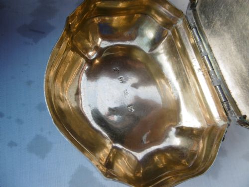 1741 LOVELY GEORGE 11 SNUFF BOX WITH NEPTUNE SCENE BY R COX FULLY HALLMARKED 65G - ADDITIONAL PHOTO 4