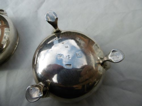 1762 FINE PAIR OF SCOTTISH EDINBURGH SALTS BY JOHN EDMONSTONE 170 GRAMS - ADDITIONAL PHOTO 2